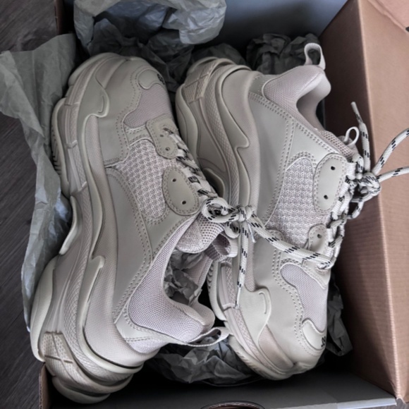 Triple S beige Balenciaga shoes - Picture 1 of 4